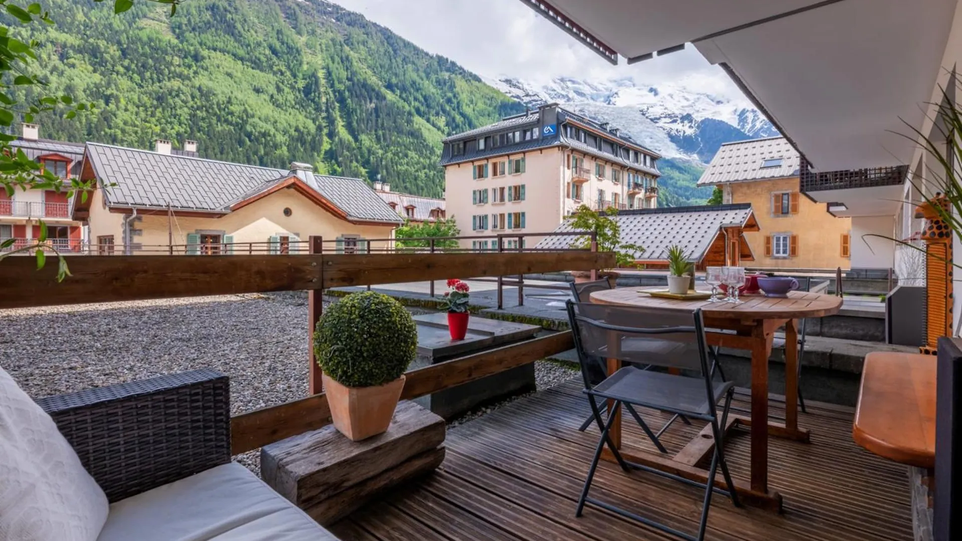 In The Center Of Chamonix With Views Of Mont Blanc Apartamento